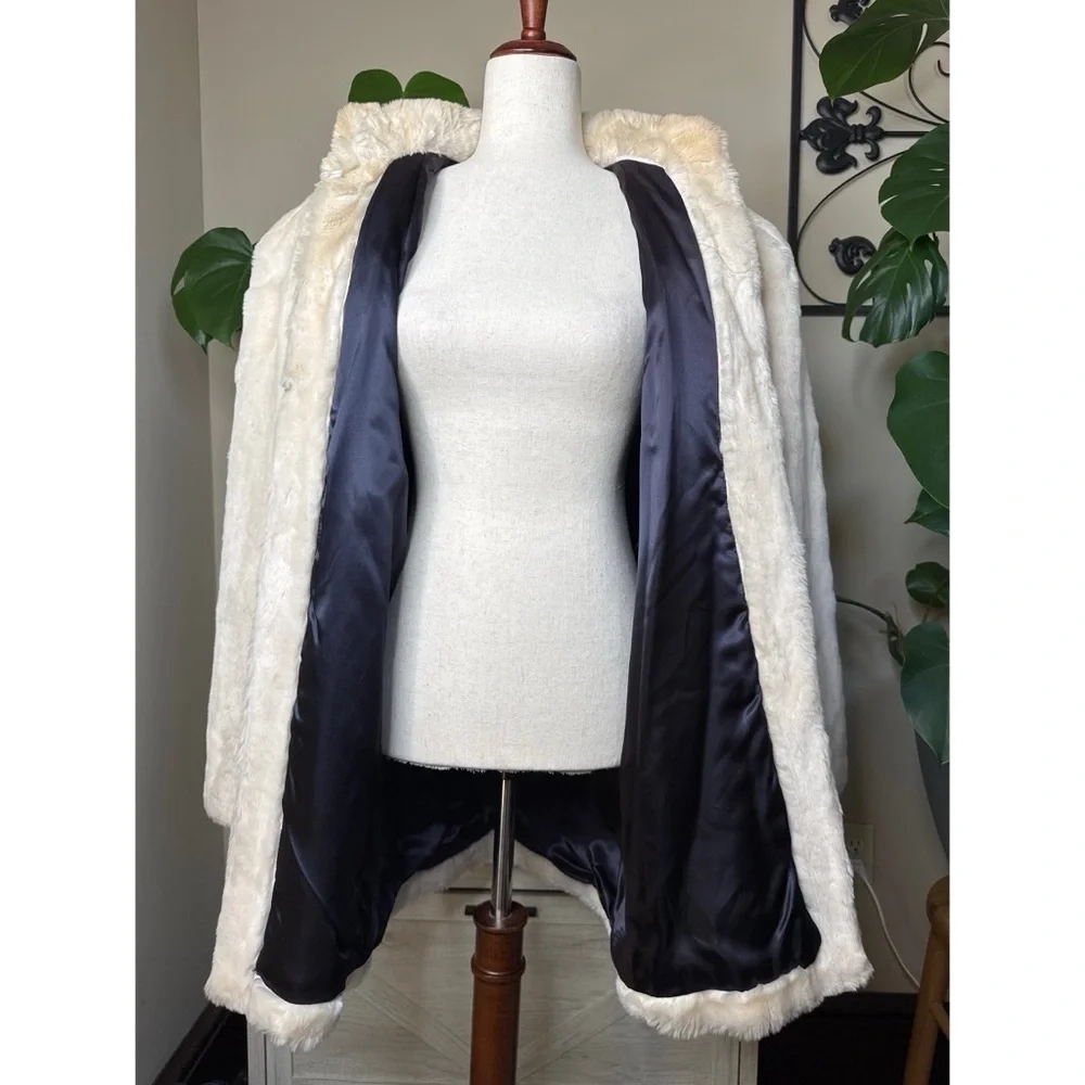 Yves Saint Laurent Vintage 80’s White Faux Fur Coat Size 36 - Picture 8 of 8